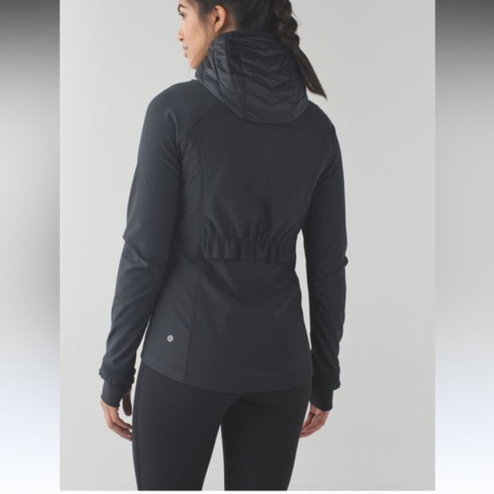 Lululemon Wind Runner Softshell Jacket Lightweight Water Resistant Zip Pocket 6
